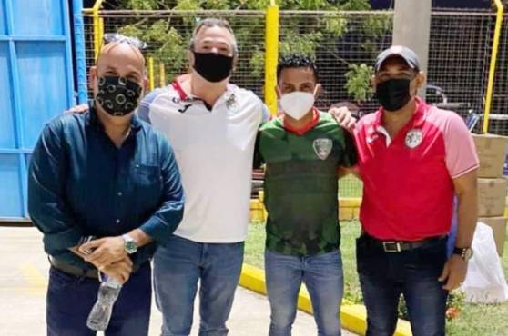 El expresidente de Marathón, Yankel Rosenthal, junto al actual mandamás, Orinson Amaya, el exjugador Mario Berríos y el gerente del club, Rolin Peña. Foto tomada Mario Berríos