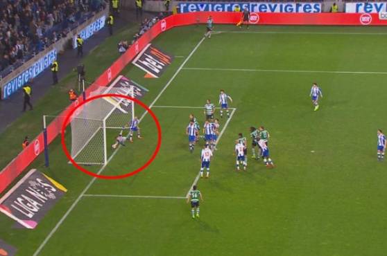 Iker Casillas evitó de forma espectacular un gol cantado del tico Bryan Ruiz.