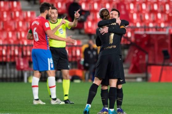 Antoine Griezmann tiene arriba al Barcelona en Los Cármenes ante el Granada.
