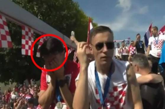 El timonel se vio conmovido por la afición en su llegada a Croacia.