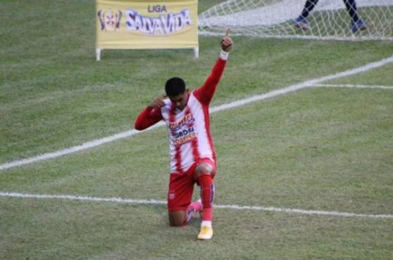 Luis Palma fue quien abrió el marcador en el estadio Marcelo Tinoco de Danlí.