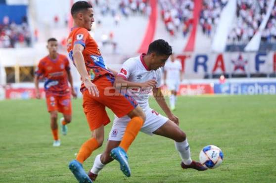 El volante del Olimpia José Mario Pinto ha estado llevando peligro de forma constante al rival de la UPN. Fotos DIEZ | Johny Magallanes