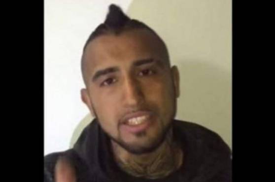 Luego de celebrar el bautizo de la hija de Jorge Valdivia, Vidal y cuatro compañeros de la selección chilena llegaron en estado de ebriedad a la concentración lo que le acarreó 20 partidos de suspensión, que después se bajarían a cinco.