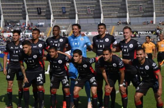 El hondureño Michaell Chirinos salió entre los titulares de Lobos BUAP.