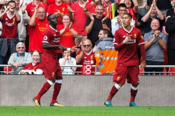 Firmino y Mané tienen ganando al Liverpool en Anfield ante el Arsenal. Foto EFE