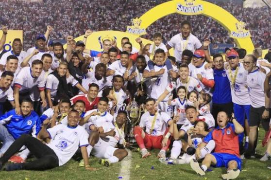 Pedro Troglio rompió el récord de puntos cuando fue campeonísimo con Olimpia en el Apertura 2019.