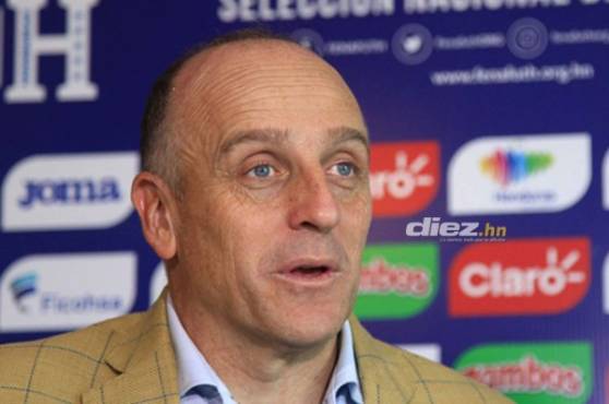 Fabián Coito durante el día de medios que organizó Fenafuth y en charla con Diez. Fotos: Ronal Aceituno.