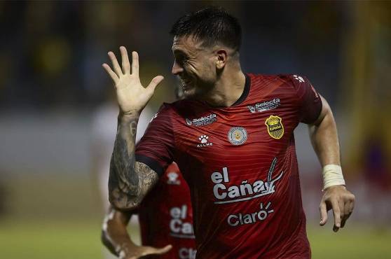 Ramiro Rocca y su euforia en el tercer gol del Real España ante el Herediano.