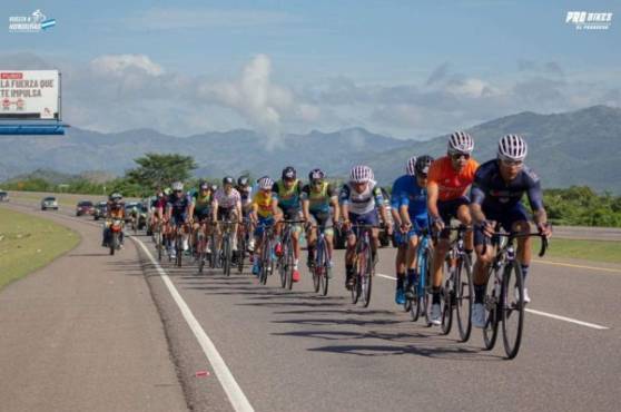 Vuelta a Honduras y su gran pelotón de competidores que buscaron desde un principio el primer lugar.