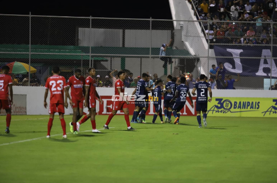 Motagua y Real Sociedad regalaron un gran partido de cuatro de goles en el estadio Carlos Miranda de Comayagua.