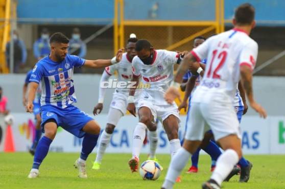 Olimpia y Victoria no se hacen nada aún en el estadio Morazán de San Pedro Sula. FOTO: Melvin Cubas