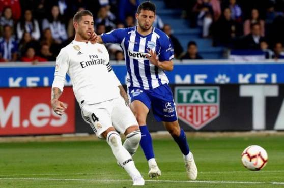 Sergio Ramos se tiene un duelo personal con el argentino Jonathan Calleri.