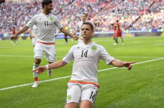 Chicharito Hernández anotó un gol ante Portugal en la Copa Confederaciones.