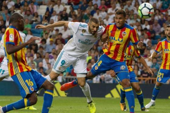 Karim Benzema ha tenido múltiples oportunidades para anotar pero ha errado.