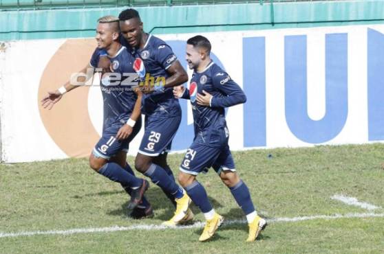 Marco Vega festeja el gol que tiene al Motagua ganando 1-0 ante Marathón en el Yankel y acariciando el pase a la final. Fotos Neptalí Romero