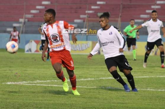Ceibeños y progreseños están jugando en La Ceiba. Foto: Edgar Witty.