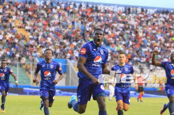 -- AMDEP4691. R�O DE JANEIRO (BRASIL), 20/06/2021.- Pervis Estupi��n de Ecuador controla el bal�n ante Venezuela hoy, durante un partido por el grupo B de la Copa Am�rica en el Estadio Ol�mpico Nilton Santos de R�o de Janeiro (Brasil). EFE/Andre Coelho