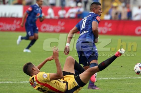 Getsel Montes se lesionó luego de choque con Marco Tulio Vega.