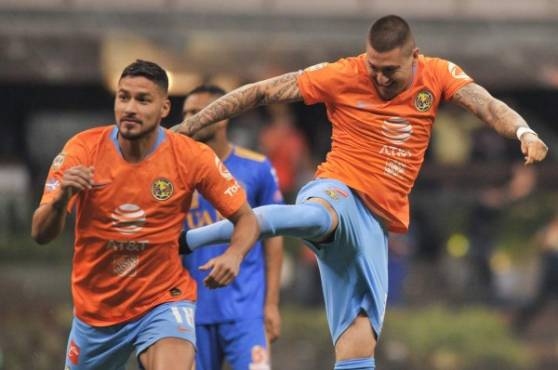 Bruno Valdez (L) of America celebrates his goal against Tigres during the Mexican Clausura 2019 tournament football match at the Azteca stadium in Mexico City, on March 30, 2019. (Photo by ROCIO VAZQUEZ / AFP)