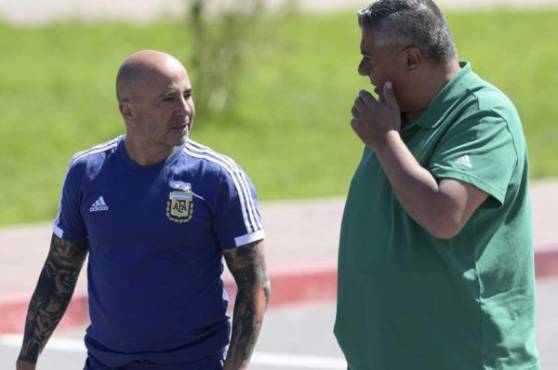 Sampaoli junto a Claudio Tapia, el Presidente de la Federación Argentina de Fútbol (AFA).