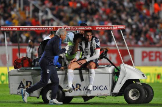 Vincent Janssen of Monterrey is taken off the field after getting hurt in the match againts Necaxa during their semifinal, second leg, Mexican Apertura 2019 tournament football match at Victoria stadium in Aguascalientes, Aguascalientes state, Mexico on December 7, 2019. (Photo by VICTOR CRUZ / AFP)