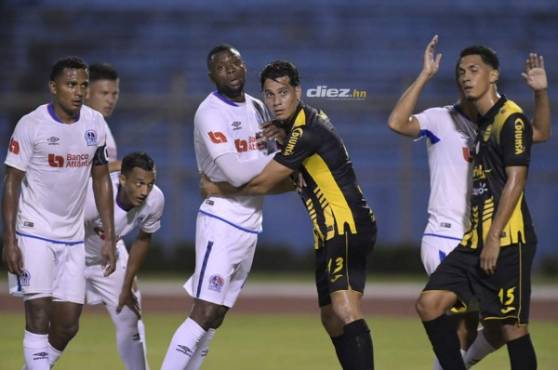 Partido parejo hasta el momento en San Pedro Sula: Foto: Yoseph Amaya.