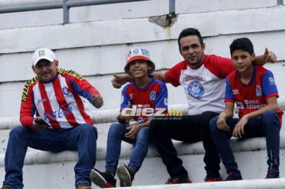 La afición del Olimpia comienza a llegar al estadio Olímpico de San Pedro Sula.