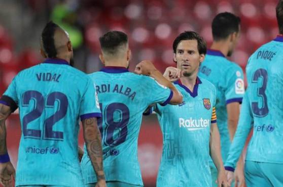 Barcelona comenzó a ganar en La Cerámica con un autogol de Pau Torres.