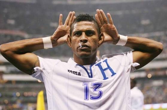 Carlo Costly le anotó cinco goles a la Selección Mexicana de Fútbol.