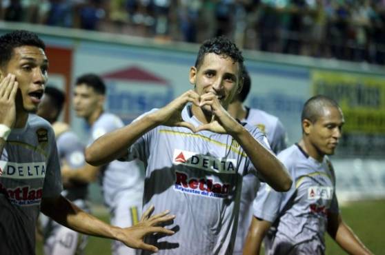 César Oseguera anotó el primero del Real España en Juticalpa.