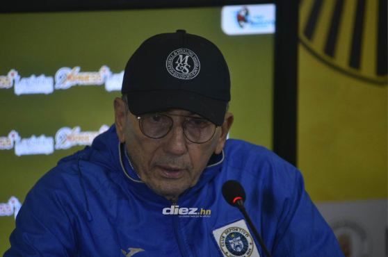 Salomón Nazar atendió a los medios de prensa tras lograr la clasificación a semifinales del torneo Apertura con el Victoria.