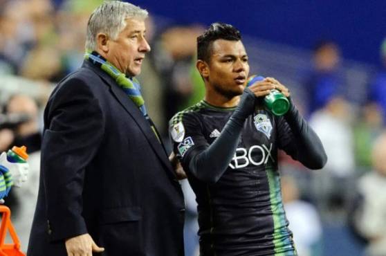 Sigi Schmid murió a los 65 años en Estados Unidos. El entrenador dirigió a Mario Martínez en Seattle Sounders.