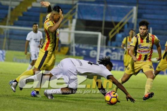 Real España y Honduras Progreso juegan en el estadio Morazán.