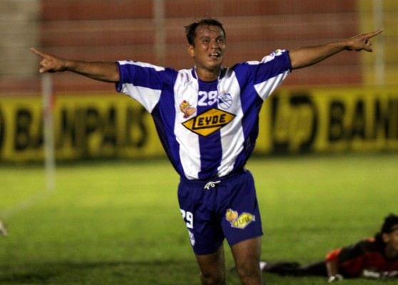 TOP: Futbolistas hondureños con más equipos en su carrera