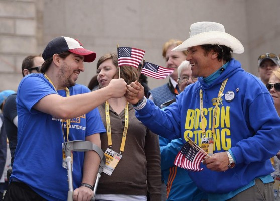 Boston vuelve a correr su maratón un año después de los atentados