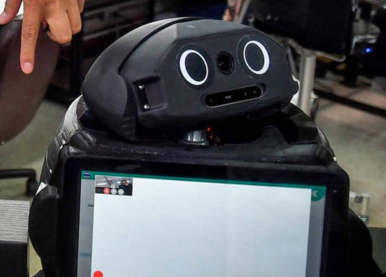 Coronavirus: Tailandia lanza un extraño robot para luchar contra la fatal enfermedad