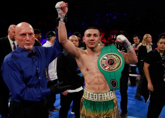 ¡Lluvia de puños! Las imágenes que dejó el nocaut de Teófimo López a Edis Tatli