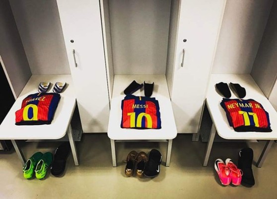 Las imágenes que no se vieron por TV: El saludo de Alves a Messi y Neymar