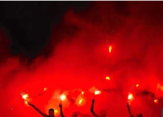 ¡Repudiable! El mundo oscuro de los hinchas búlgaros; saludos nazis y estrictas reglas de violencia