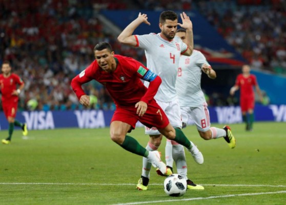 Cristiano Ronaldo se estrena como goleador en Rusia con polémico penal ante España