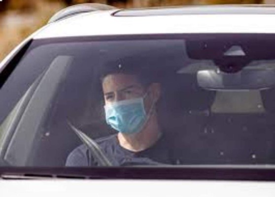 James Rodríguez y su flota espectacular de autos que no puede conducir en España