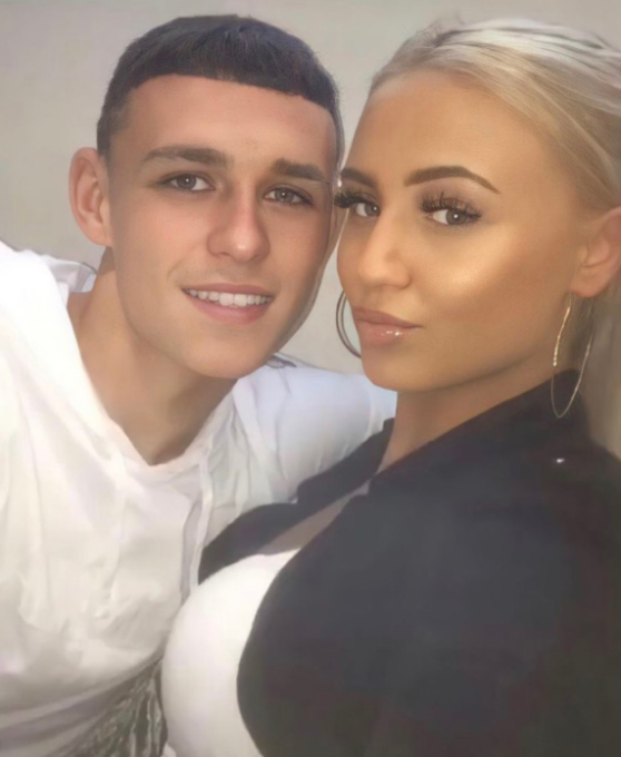 Le revisó el celular y explotó: crack del Manchester City es expulsado de un club de playa tras pelearse con su novia