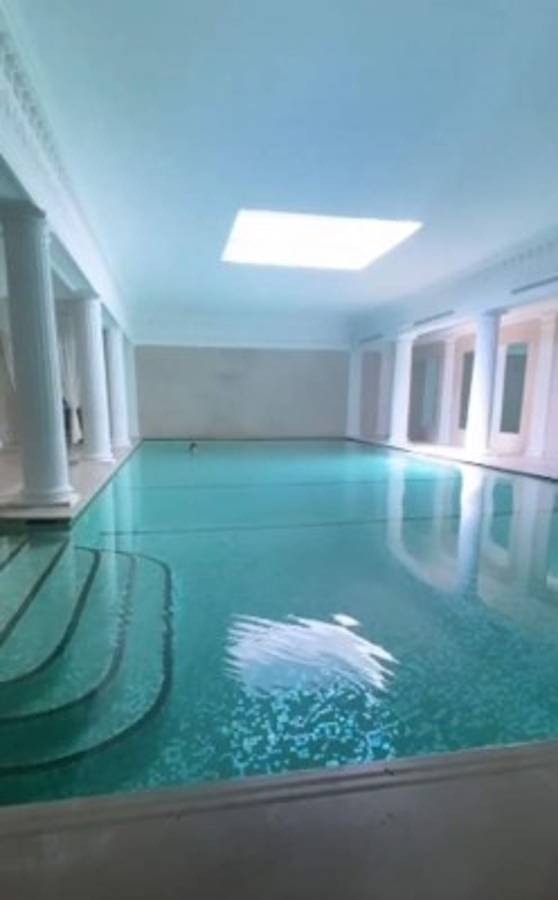 Wanda Nara presume de su flamante nueva mansión en París que tiene hasta piscina cubierta