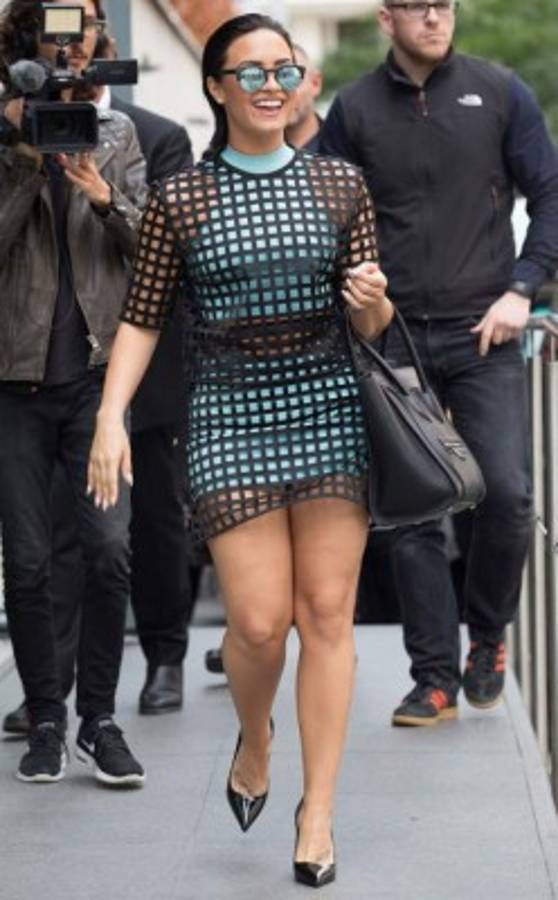 ¿Demi Lovato llevaría toda su belleza a París junto a Neymar?