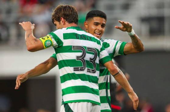 Luis Palma es sorprendido por Brendan Rodgers en zona mixta y lo que dijo de los aficionados que se metieron al campo a buscarlo