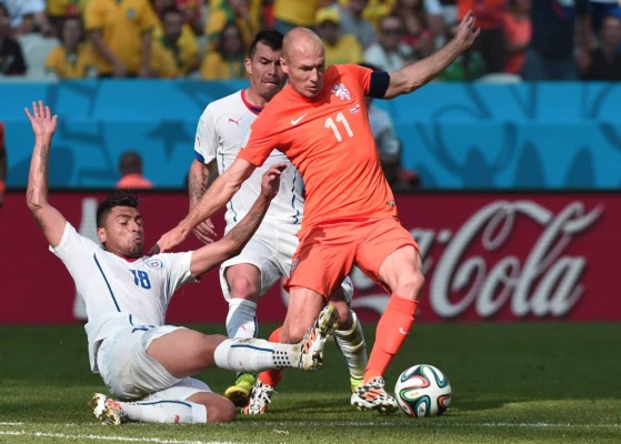 Holanda venció 2-0 a Chile con goles de Leroy Fer y Memphis Depay.