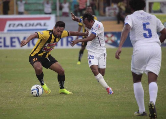 ¿Qué pasa en Real España? Llegaron como figuras y bajaron su rendimiento inexplicablemente