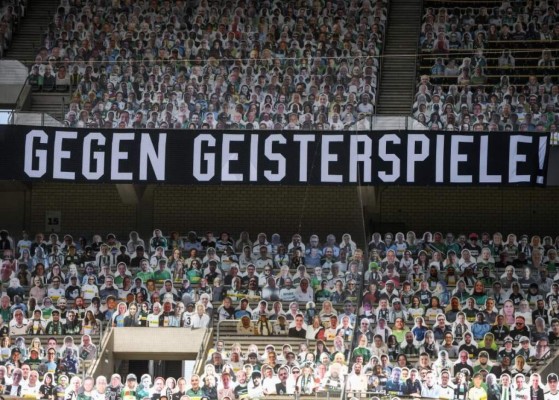 El Borussia Mönchengladbach llena su espectacular estadio con aficionados de cartón