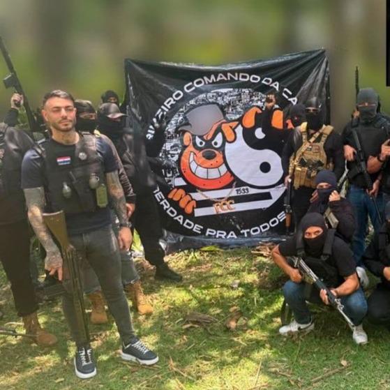 Capturan a uno de los narco-futbolistas más buscados por la DEA: polémica imágen con Pablo Escobar y los lujos que tenía