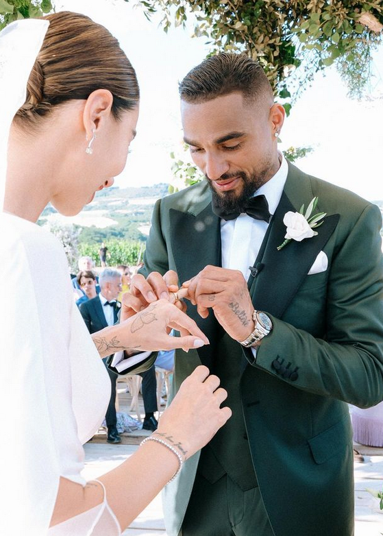 El ex Barcelona que es parte de la “pareja más sexy del mundo”: Sus fotos íntimas y ella es maestra de kung-fu